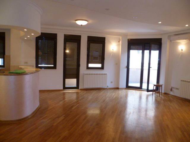Poslovni prostor - 110m² - Autokomanda