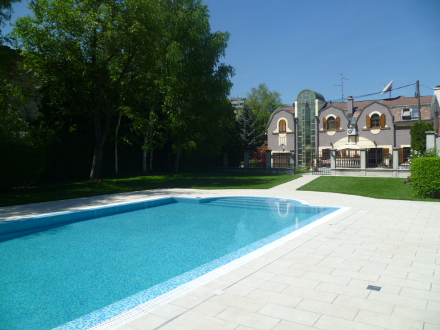 Kuća - 350m² - Zemun