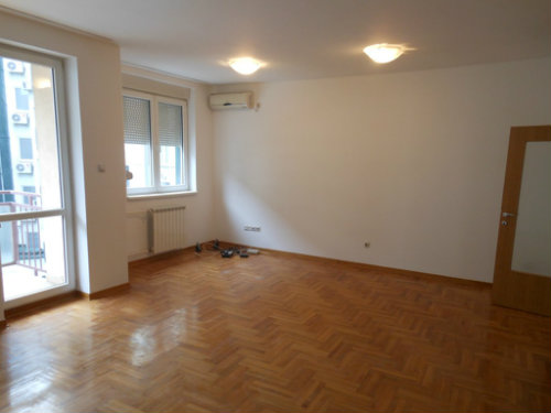 Poslovni prostor - 90m² - Vukov spomenik